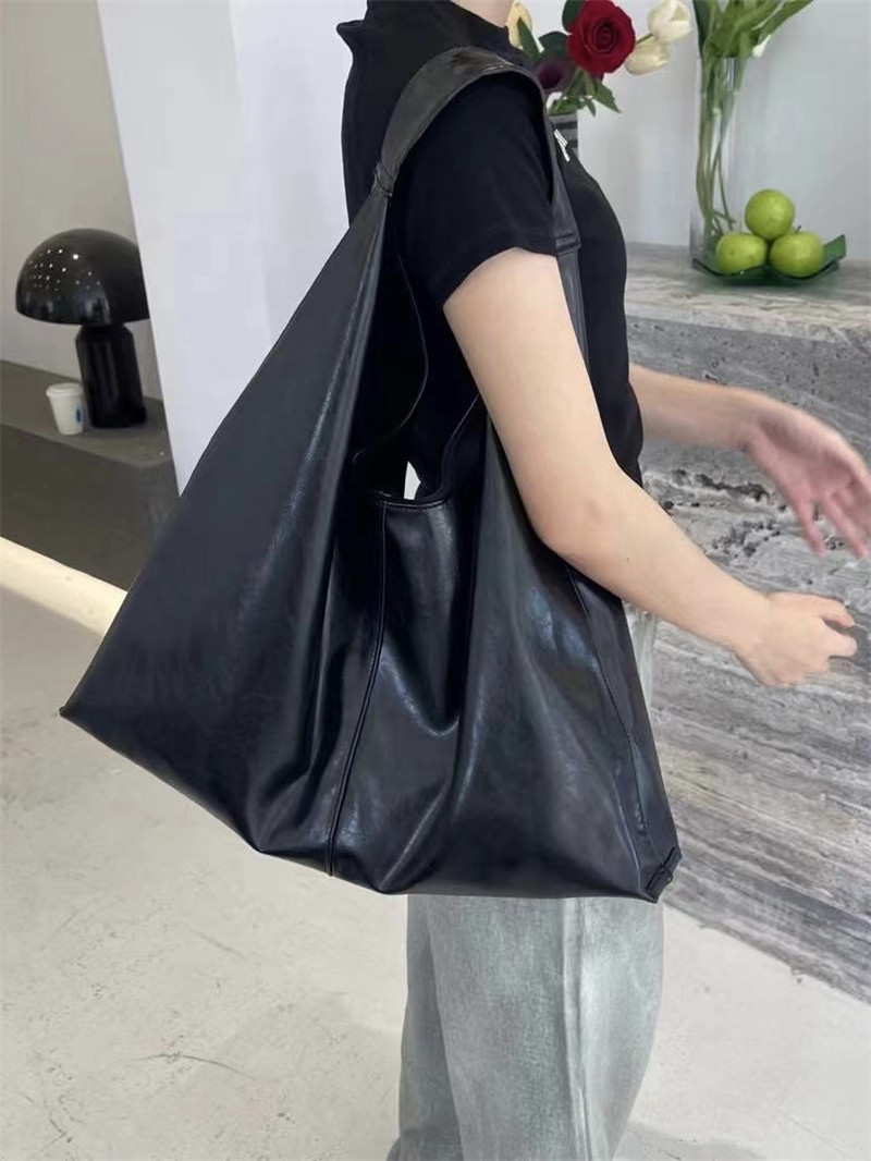 숄더백 소프트 레더 대용량 레이지 스타일 PU 핸드헬드 일본풍 토트백 카멜 - 상세 이미지 4