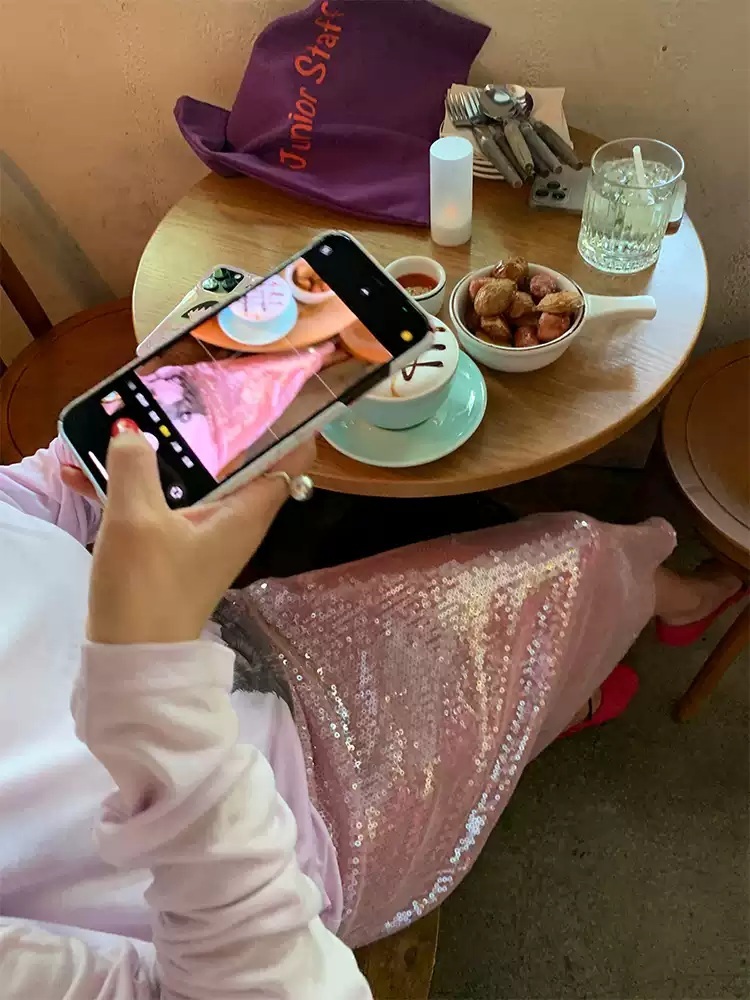 고급 스팽글 롱스커트 뒷부분트임 봄 여름 핑크색 디자인 예쁜 휴양지 패션 코디 반짝스타일 - 상세 이미지 2