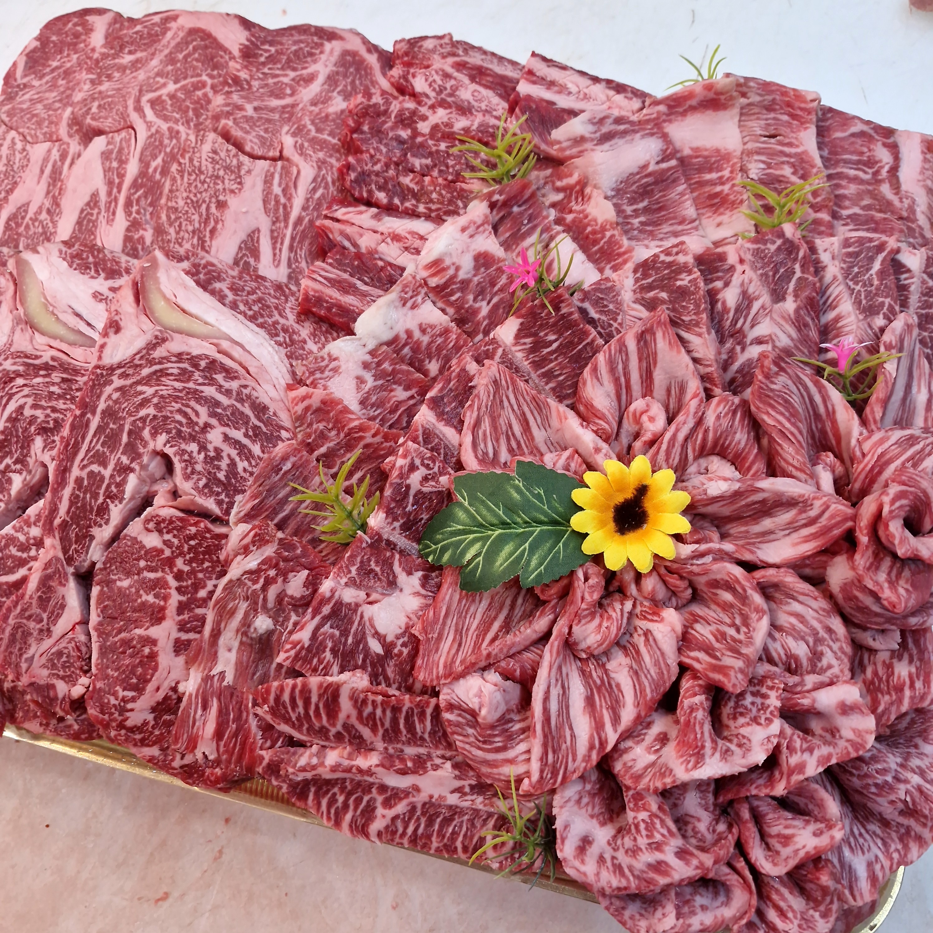 1등급 한우 암소 선물세트 1.2kg 꽃등심 살치살 갈비살 명절 선물 - 상세 이미지 3