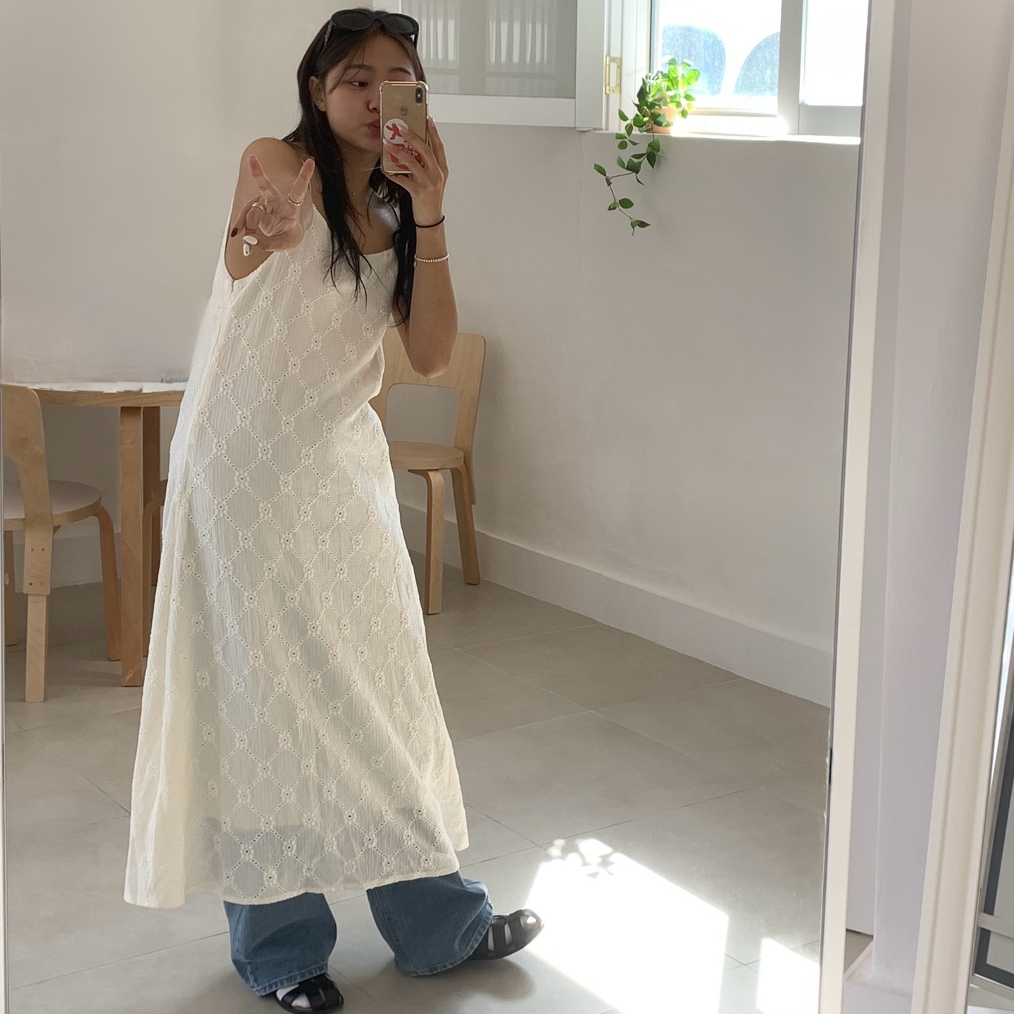 플라워 펀칭원피스 레이어드원피스 꽃무늬원피스 시밀러룩 휴양지커플룩 - 메인 이미지