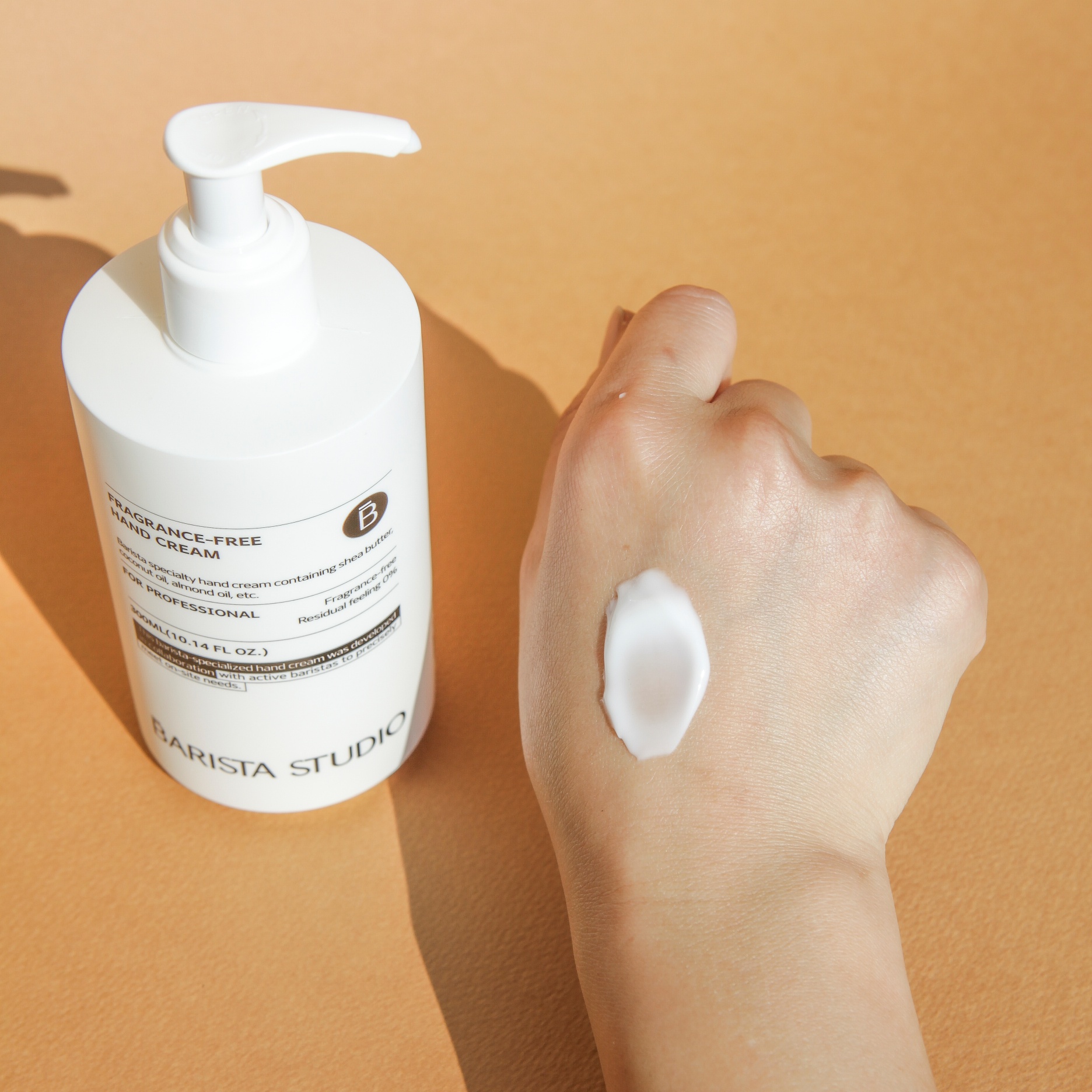 [1+1] [바리스타 스튜디오] 펌프형 무향 핸드크림 손 보습제 핸드컨디셔너 300ml