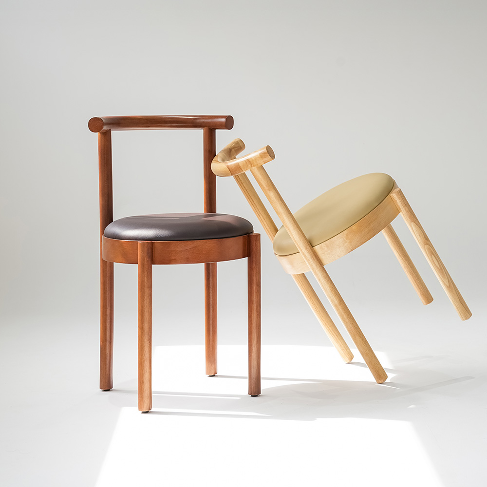 피카소 카페 다니엘엠마체어 인테리어 원목 식탁 주방의자 디자인 패브릭