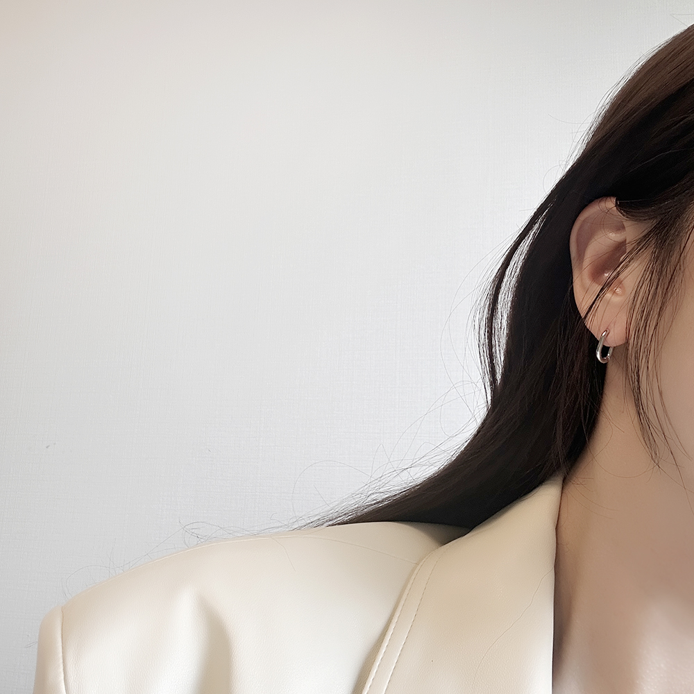 미니 데일리 클립 원터치 링 귀걸이 2컬러 티타늄 데일리룩 오피스룩 이미지 7