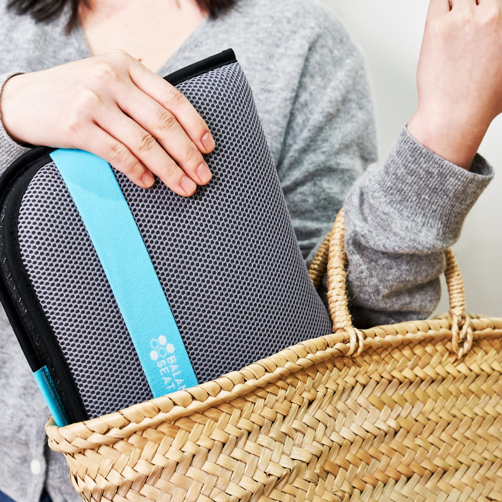 밸런스온 기능성 포터블 휴대용 시트 1입 (여행용 피크닉 수험생 비행기 접이식 벌집 쿨링 쿨 접이식방석) 제품 이미지