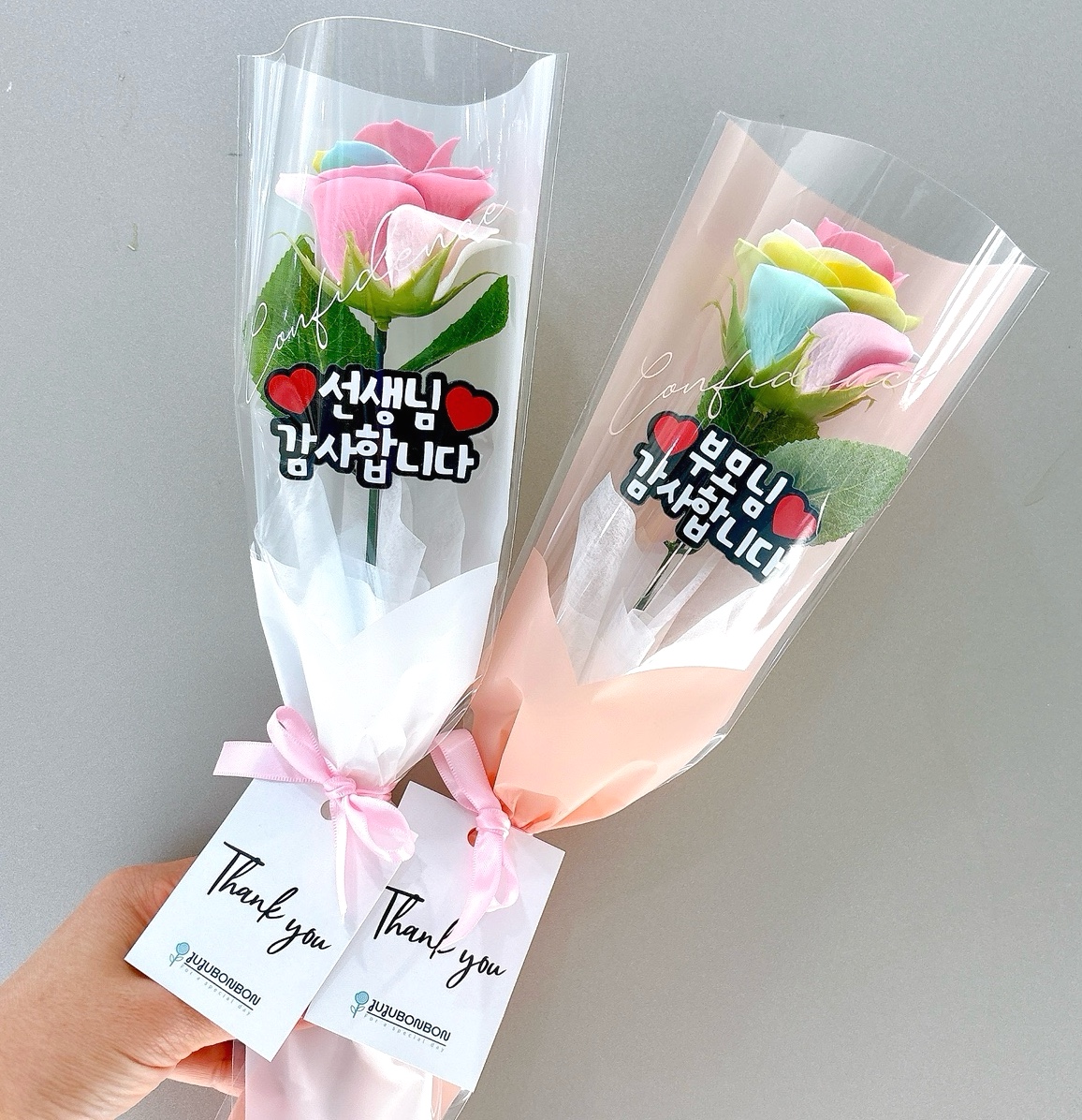 한송이 레인보우 꽃다발 선생님 감사선물 졸업식 무지개꽃 토퍼포함 - 상품 이미지