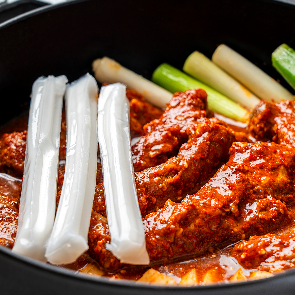 등갈비 찜 쪽갈비 매운 김치 돼지 캠핑 밀키트 돼지갈비찜 800g, 1개 이미지 6