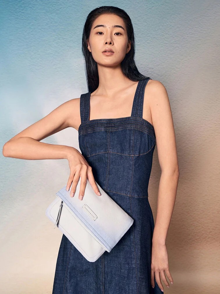 [찰스앤키스] 이벳 데님 프론트 플랩 크로스바디백 Light Washed Denim CK2-20271507-1 이미지 7