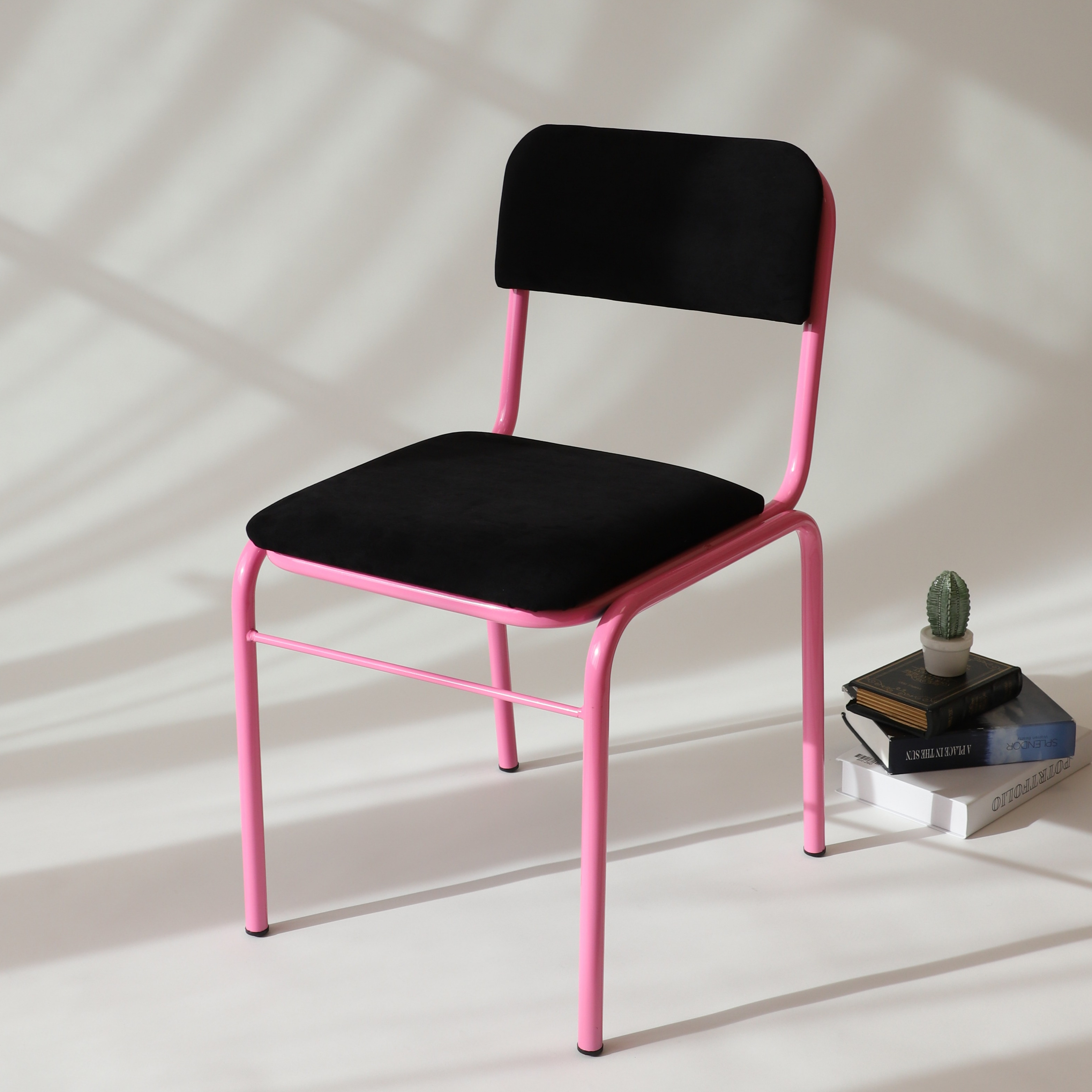 텐더 카페 미드센츄리 의자 식탁 인테리어 철제 패브릭 핑크라인 체어 빈티지