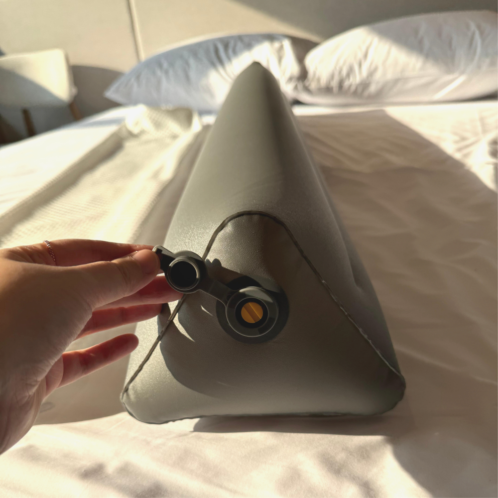 쿠르쿠르 휴대용 에어 침대가드 바디필로우 여행용 캠핑용 죽부인 튜브형