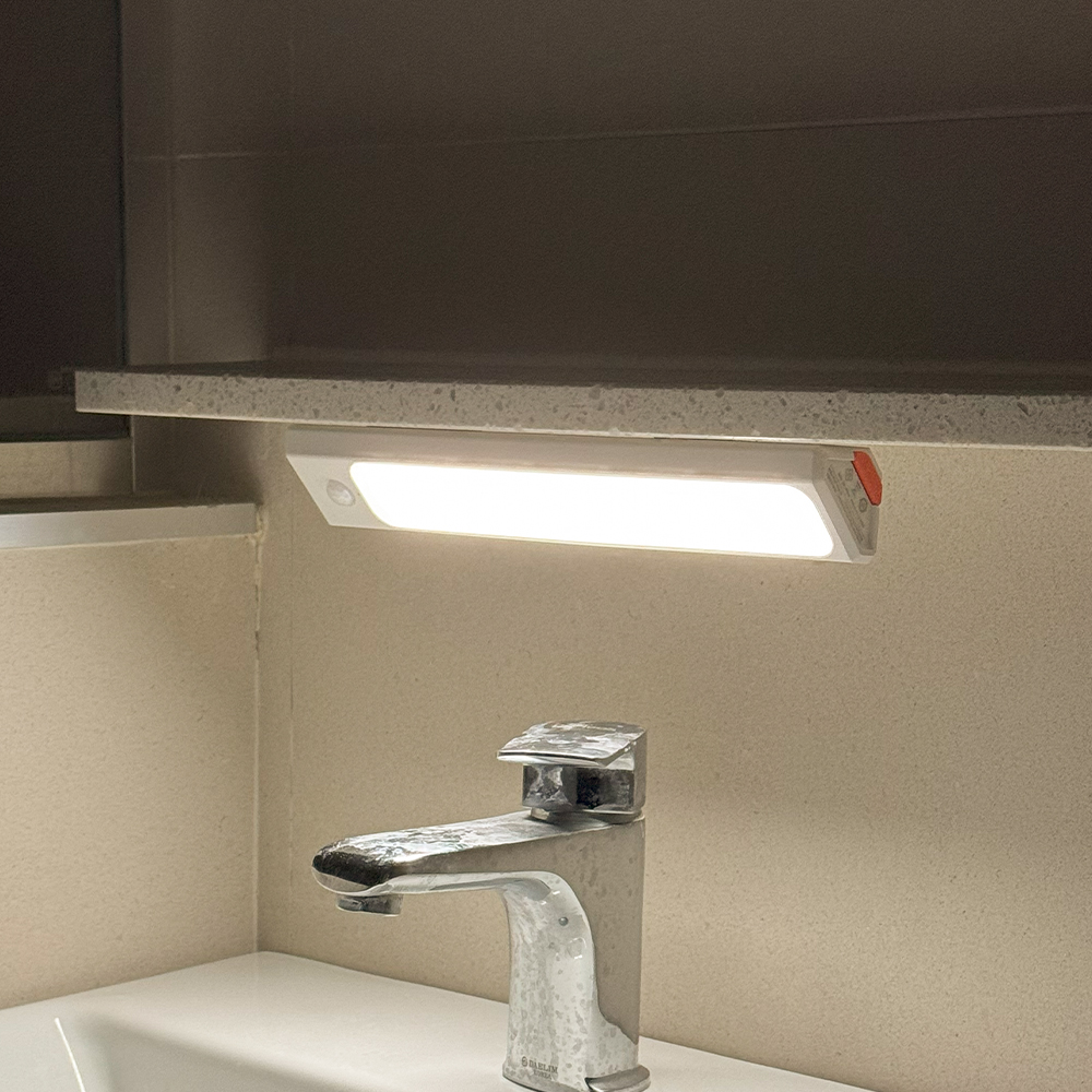 삼각 센서등 무타공 충전 LED 센서 조명 파카이라이트