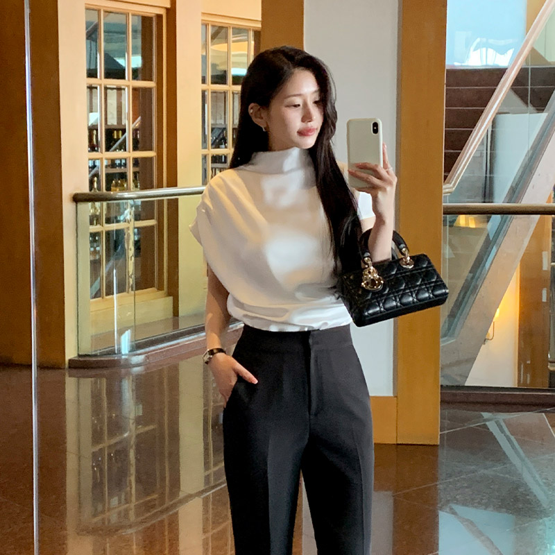 샤를린 하프넥 사이드 셔링 새틴 반팔 블라우스 bs8127 이미지 3