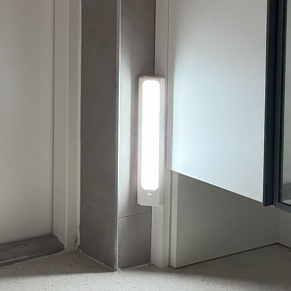 삼각 센서등 무타공 충전 LED 센서 조명 파카이라이트