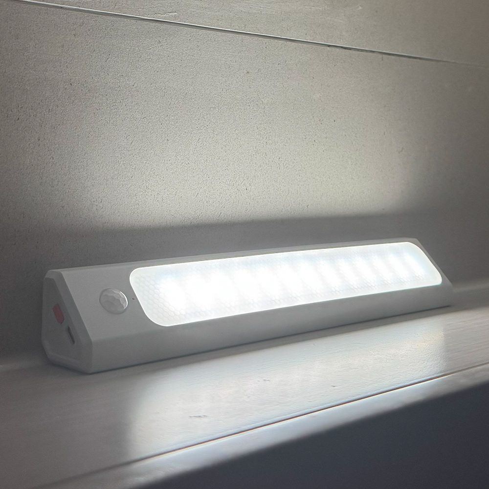 삼각 센서등 무타공 충전 LED 센서 조명 파카이라이트