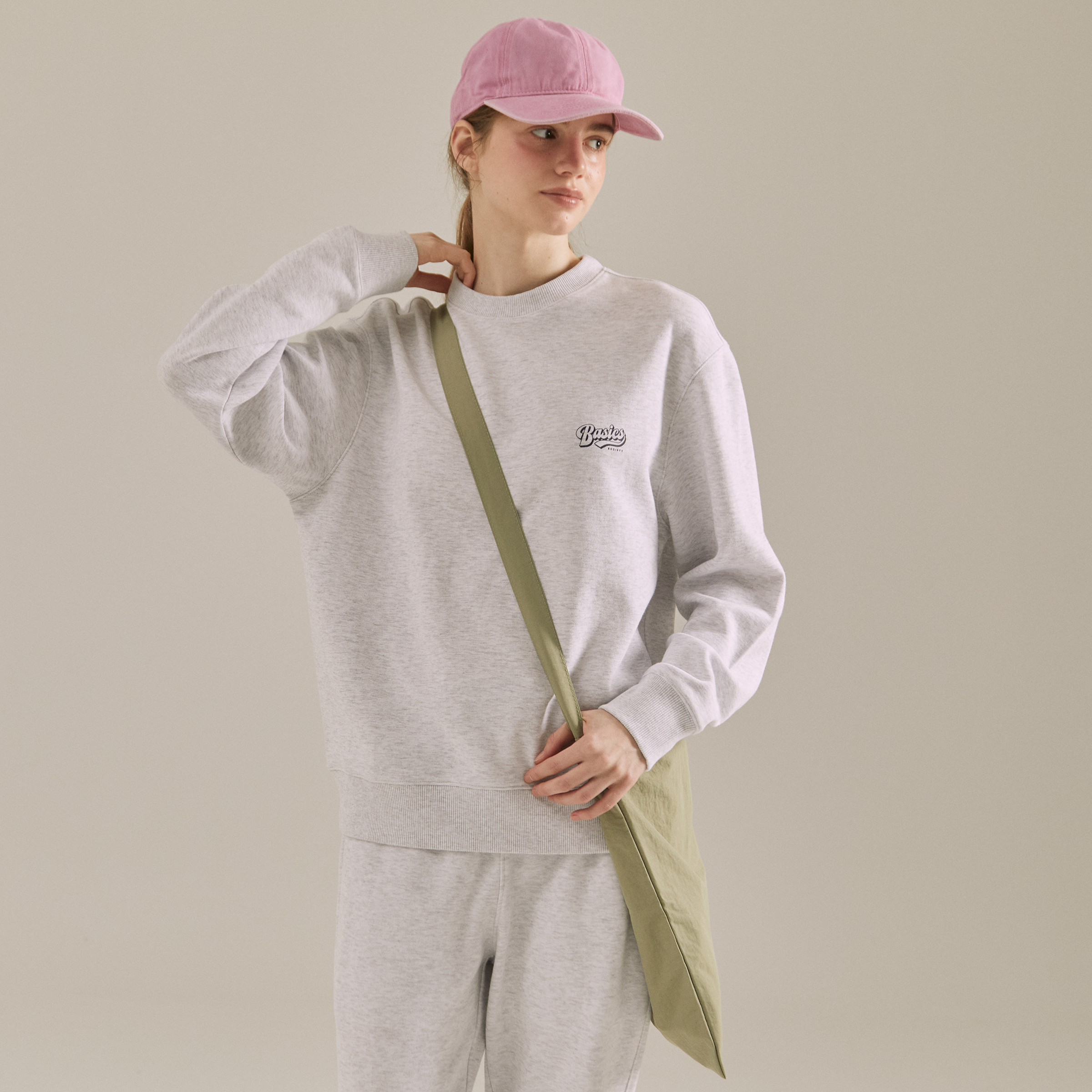 베이직하우스 여성 오버핏맨투맨 LYTS0101