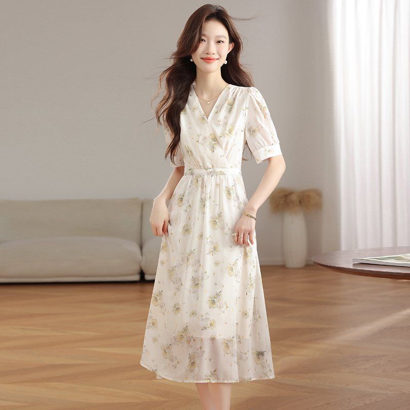 브이넥 플라워 쉬폰 롱 원피스 반팔 허리 스트랩 랩스타일 A라인 봄 여름 하객룩 꽃무늬 - 상세 이미지 2