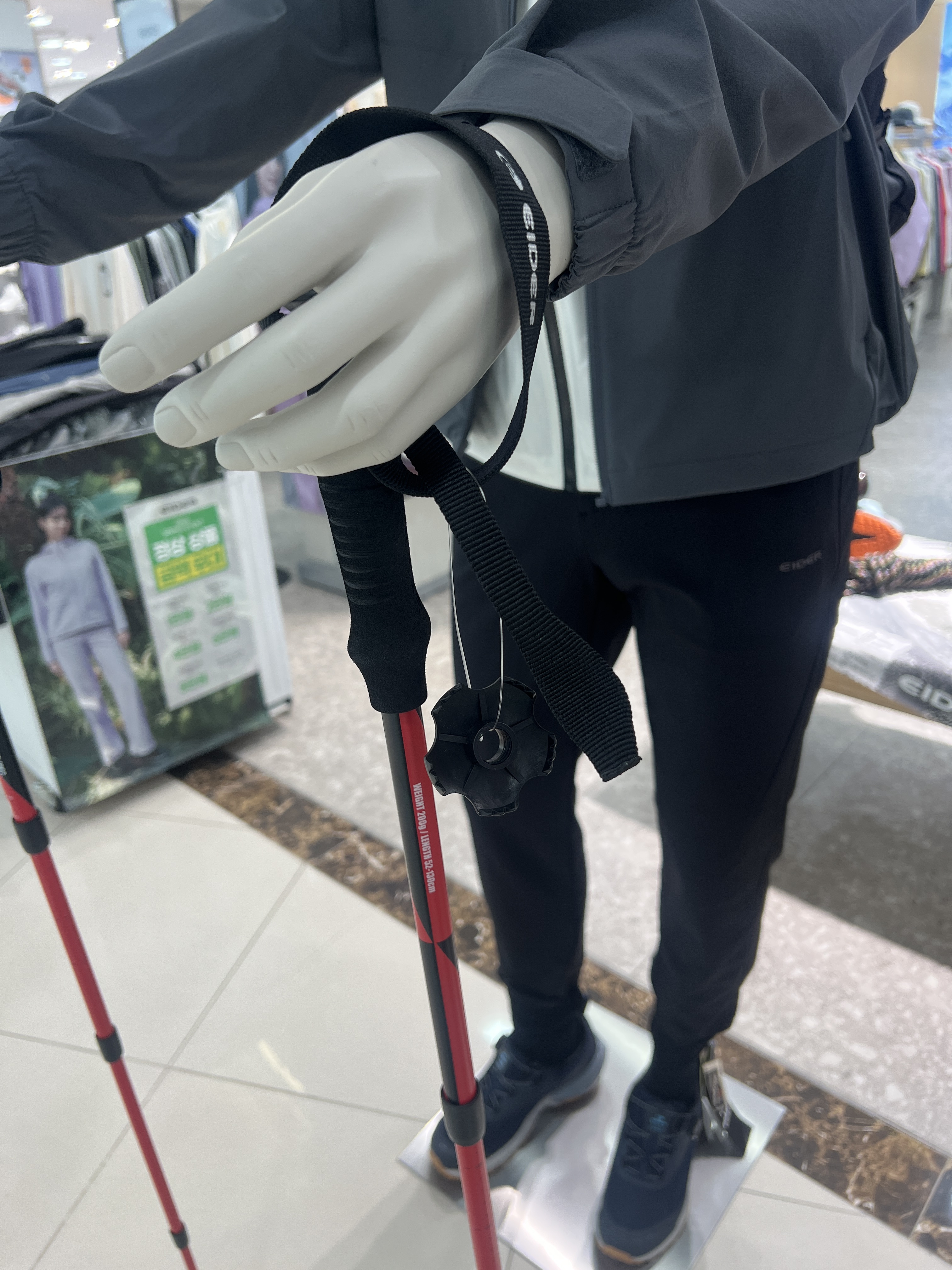 등산스틱 4단 스틱 세트 UA25T81 - 상세 이미지 2