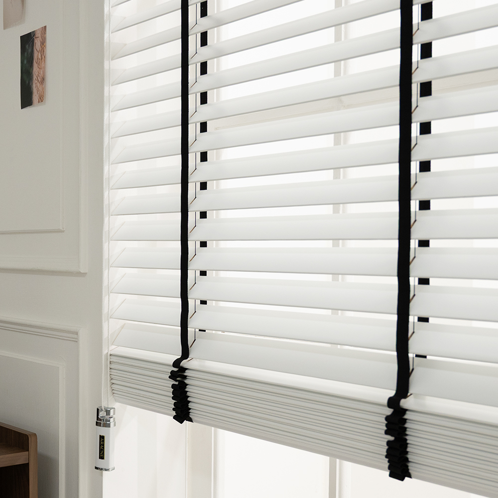 아라크네 블랙댕기 우드블라인드 밴드 리본 라인 오동 거실 안방 40x40