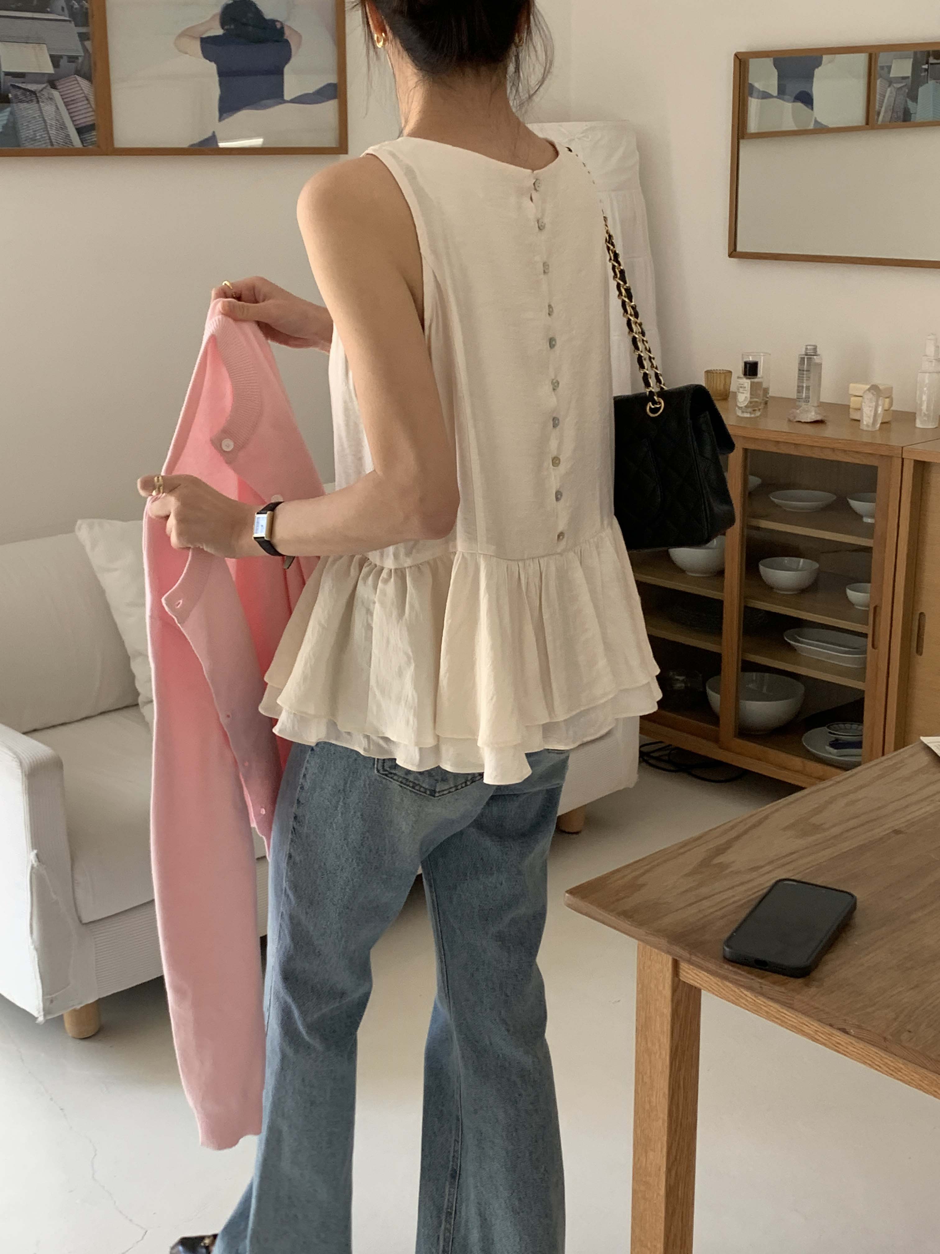 레니브 슬리브리스 밑단 프릴 캉캉 버튼 레이어드 하객룩 블라우스 - 상품 이미지