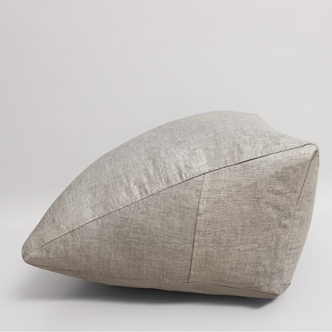 더베딩샵 1+1 삼각 등받이쿠션 허리 쇼파 침대 쿠션