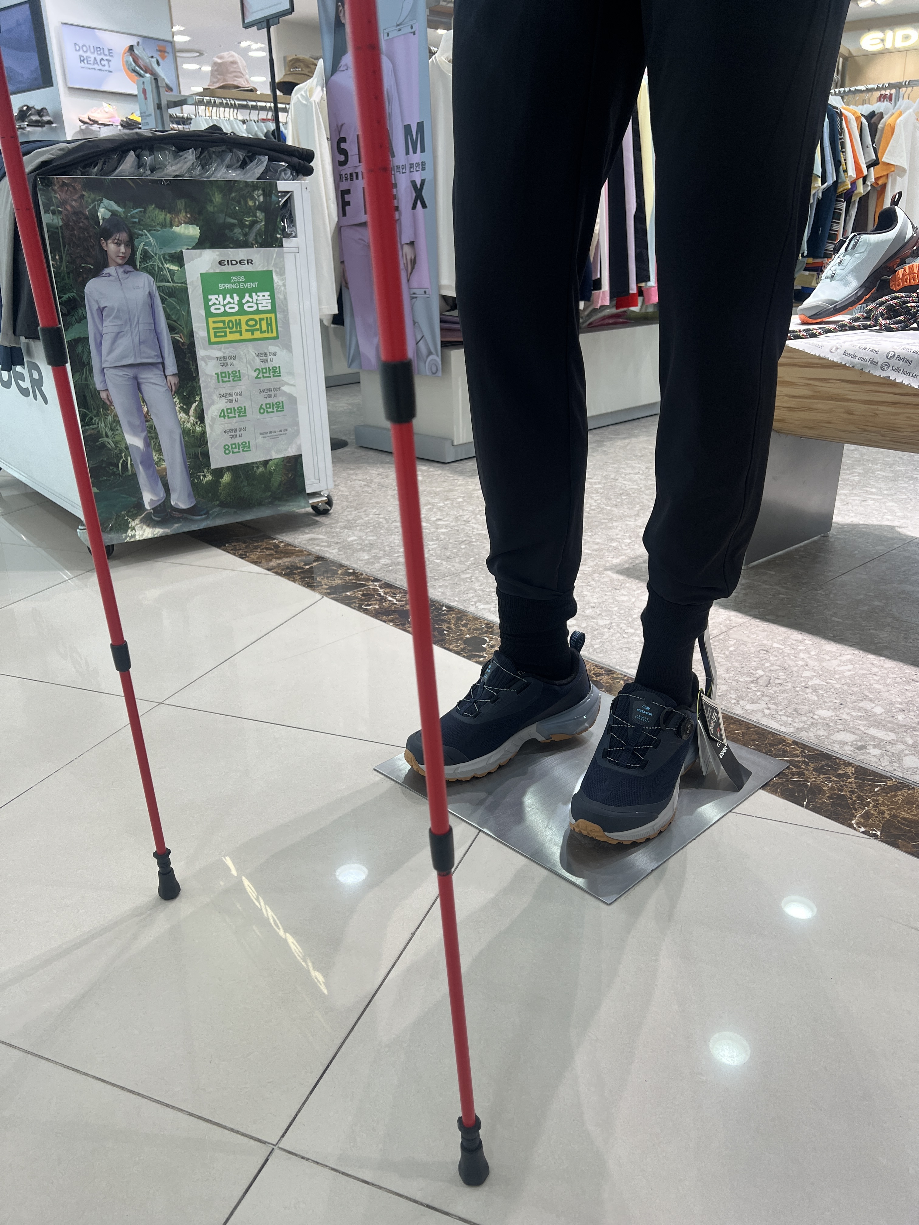 등산스틱 4단 스틱 세트 UA25T81 - 상세 이미지 3