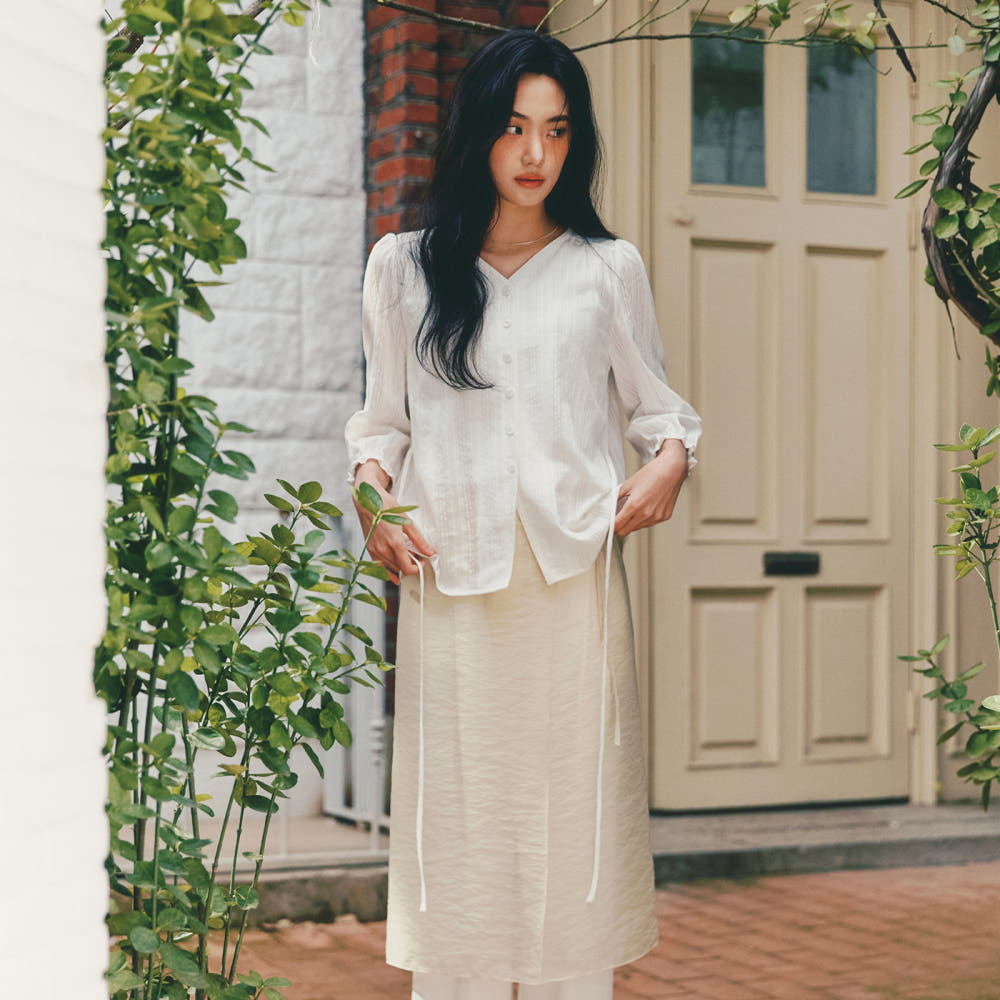 로엠 브이넥 스트랩 7부 블라우스