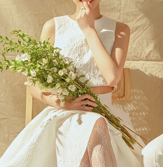 크롭 투피스 테마 스튜디오 커플사진 화보 2부 이브닝 약혼 리마인드 셀프웨딩드레스 - 상세 이미지 3