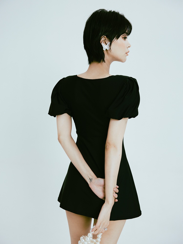 브이넥 리본 원피스수영복 퍼프반팔 유교녀 온천 바다 휴양지 공주풍 예쁜 디자인 블랙 - 상세 이미지 4