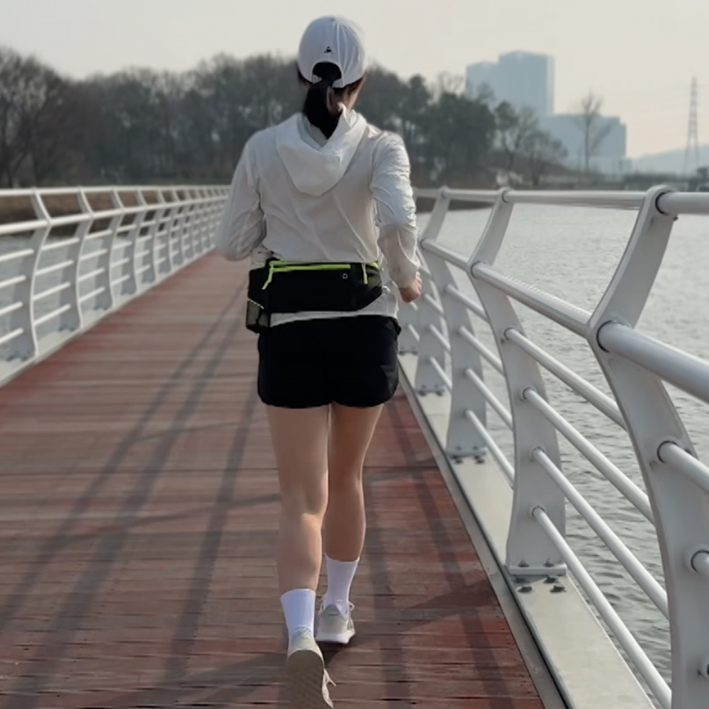매직가방 담아가요 오리지널 블랙 1+1 스포츠 힙색 런닝 가방 물병 수납 - 상세 이미지 3