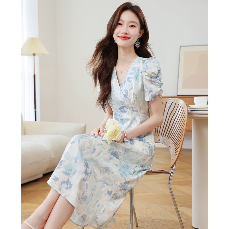 브이넥 퍼프소매 나염 롱 원피스 허리 스트랩 A라인 봄 여름 하객룩 데이트룩 스카이블루 - 상세 이미지 3
