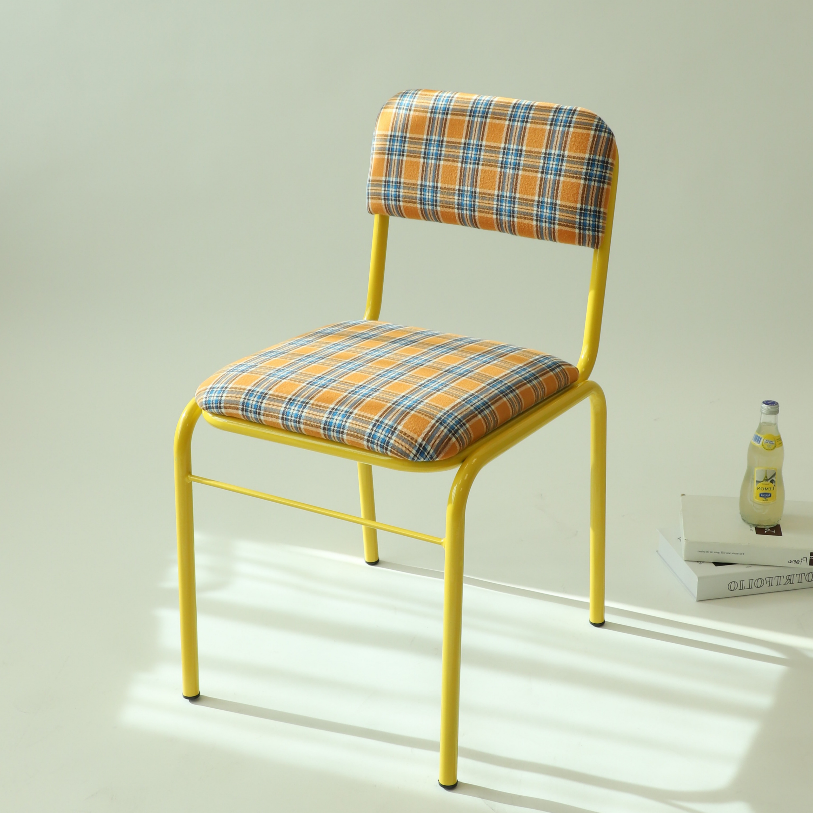 텐더 카페 미드센츄리 의자 식탁 인테리어 철제 패브릭 뉴체크 체어 빈티지