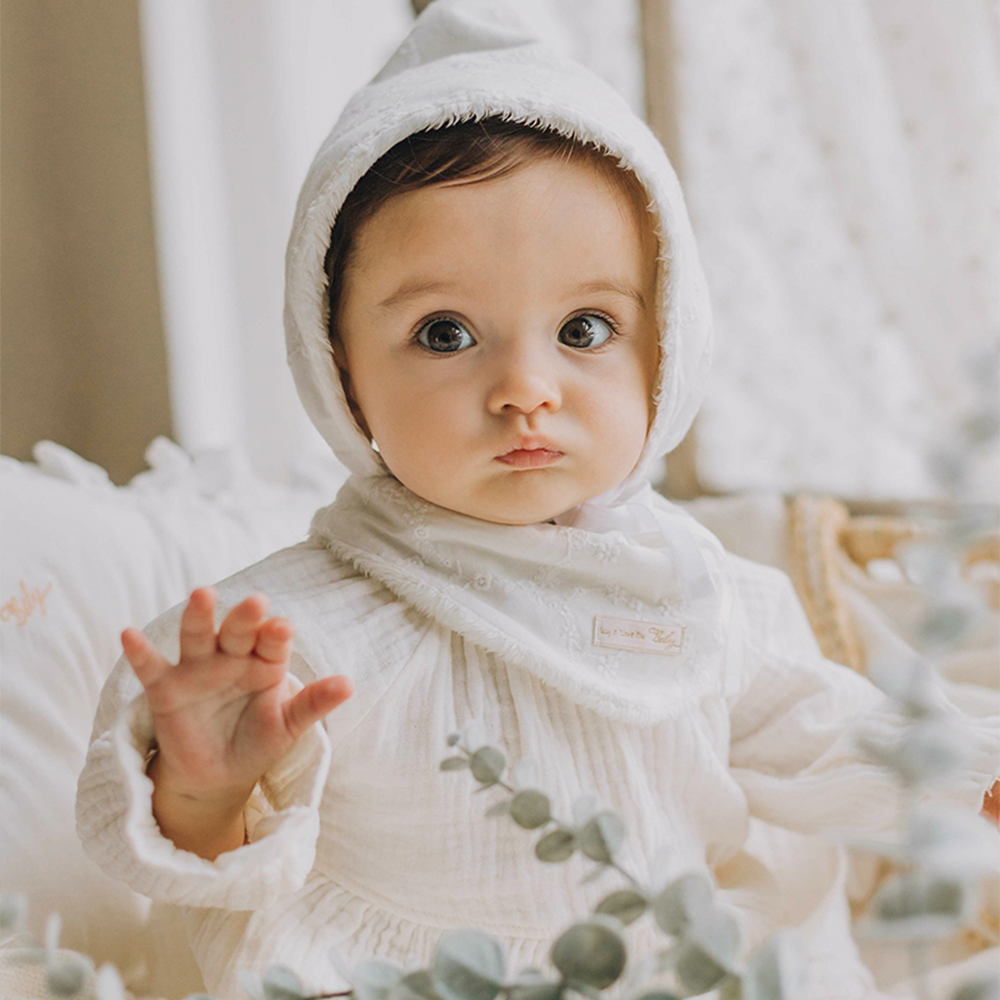 유럽풍 아기 용품 빌리 헤이즈 스노우빕/보넷 신생아 턱받이 모자 극세사 빕 침받이 이유식 받침 유아 모자