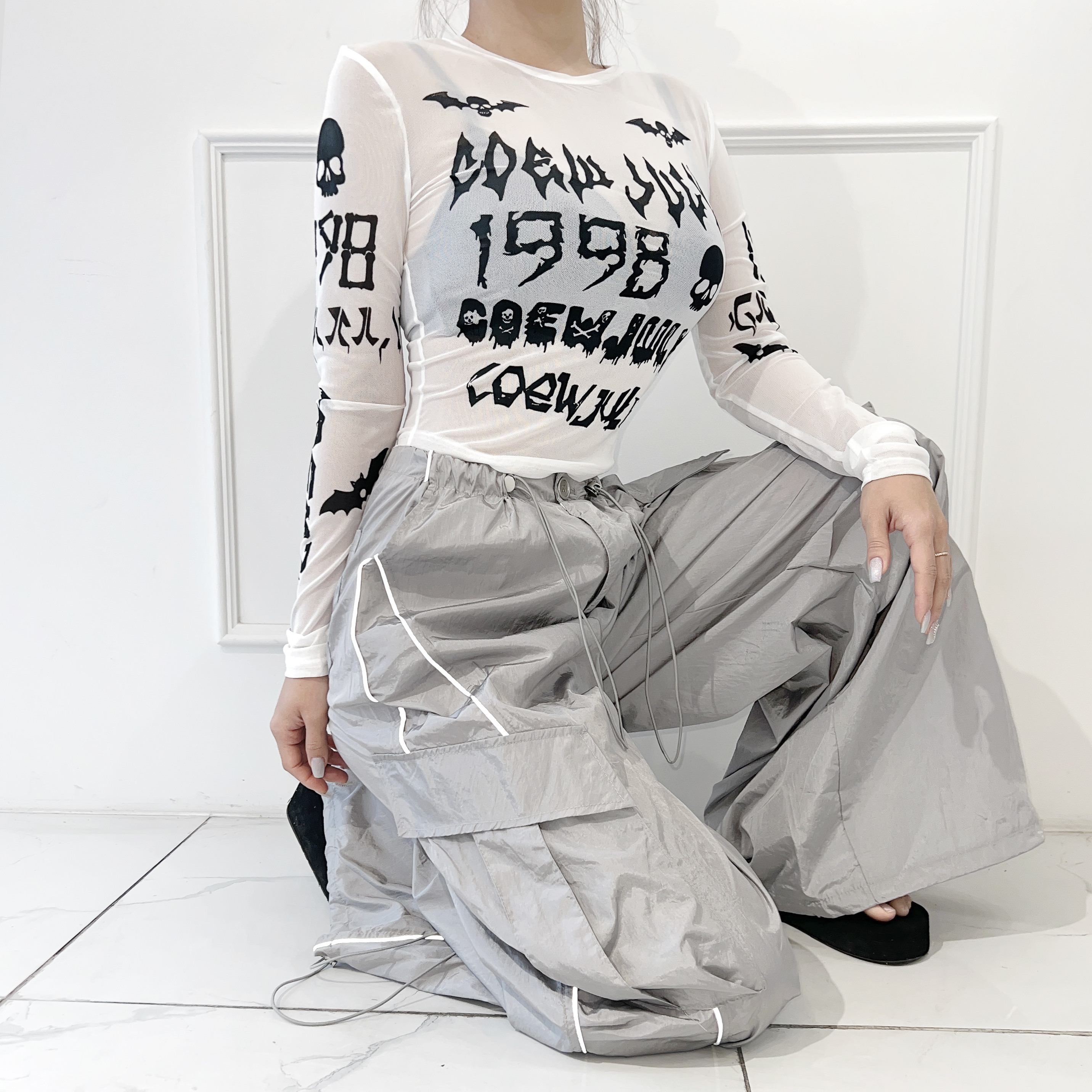 스카치 야광 바스락 바람막이 나일론 유광 글로시 오버핏 트랙 와이드팬츠 (실버/블랙) - 상세 이미지 4