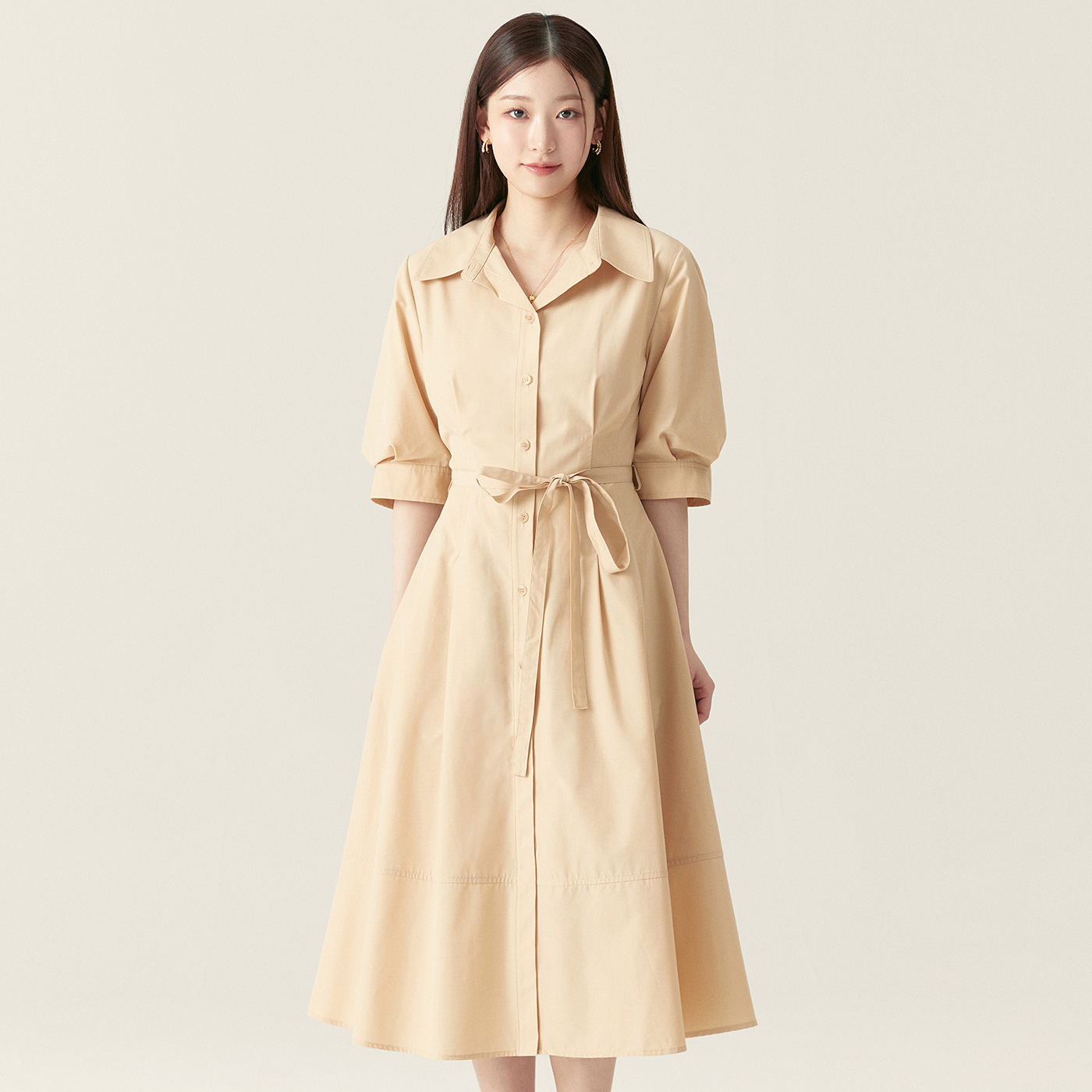 로엠 셔츠카라 벨티드 롱 원피스 RMOWF24R14