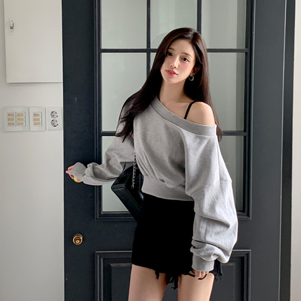 루메니 오프숄더 크롭 맨투맨 ts4499