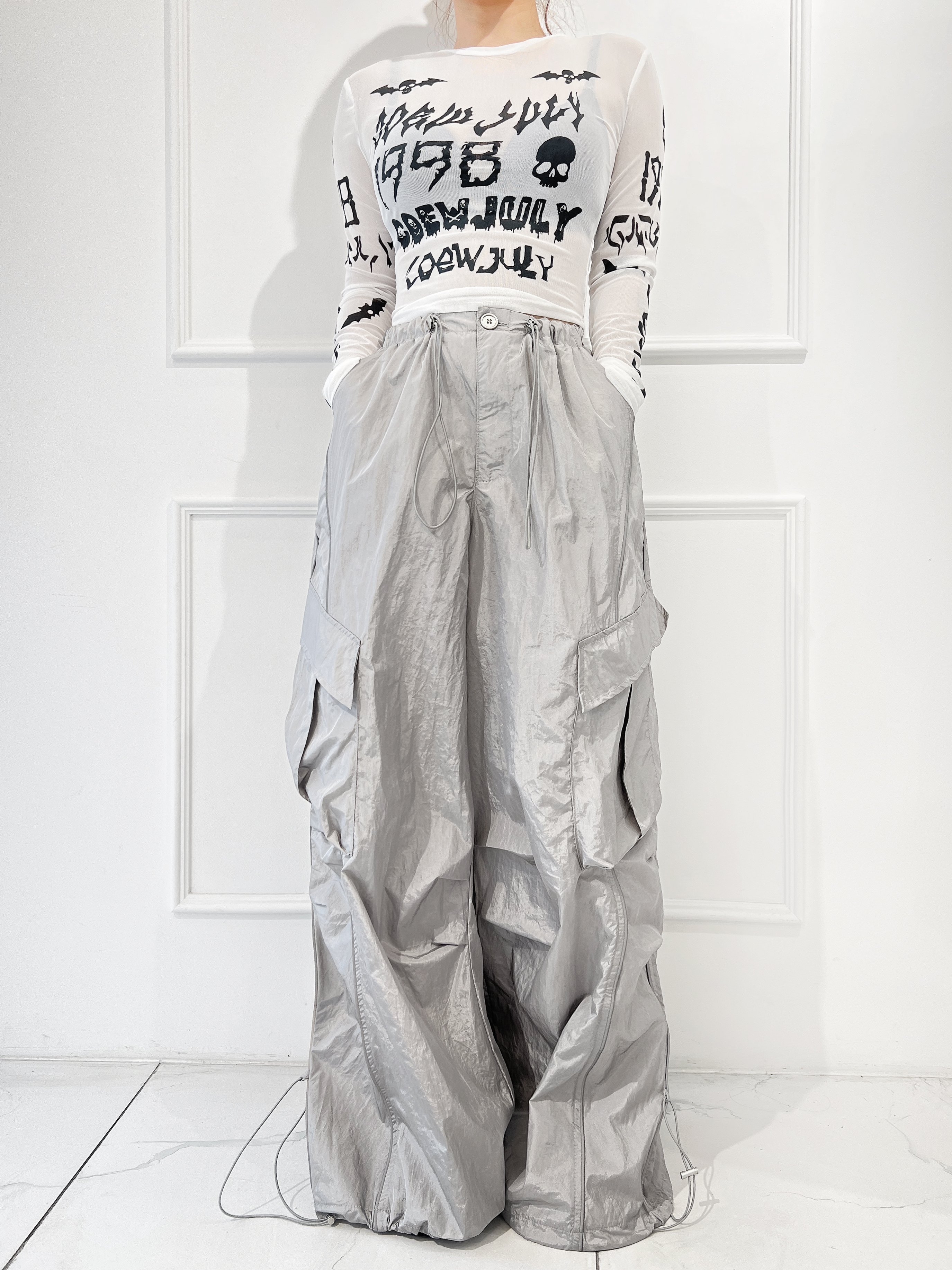 스카치 야광 바스락 바람막이 나일론 유광 글로시 오버핏 트랙 와이드팬츠 (실버/블랙) - 상세 이미지 2