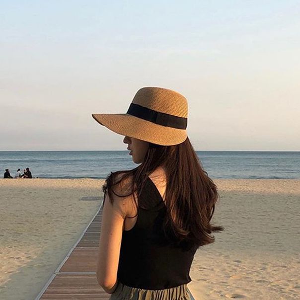 노던팜스 에나 뒷리본 라피아햇 여름버킷햇 밀짚모자 여성 챙넓은 비치 바캉스 모자 썬캡 - 메인 이미지