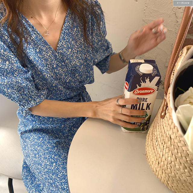 엘시 블루 플라워 맥시 랩 퍼프 롱원피스 1col 여름 봄 소매밴딩 브이넥 제이플로우 이미지 7