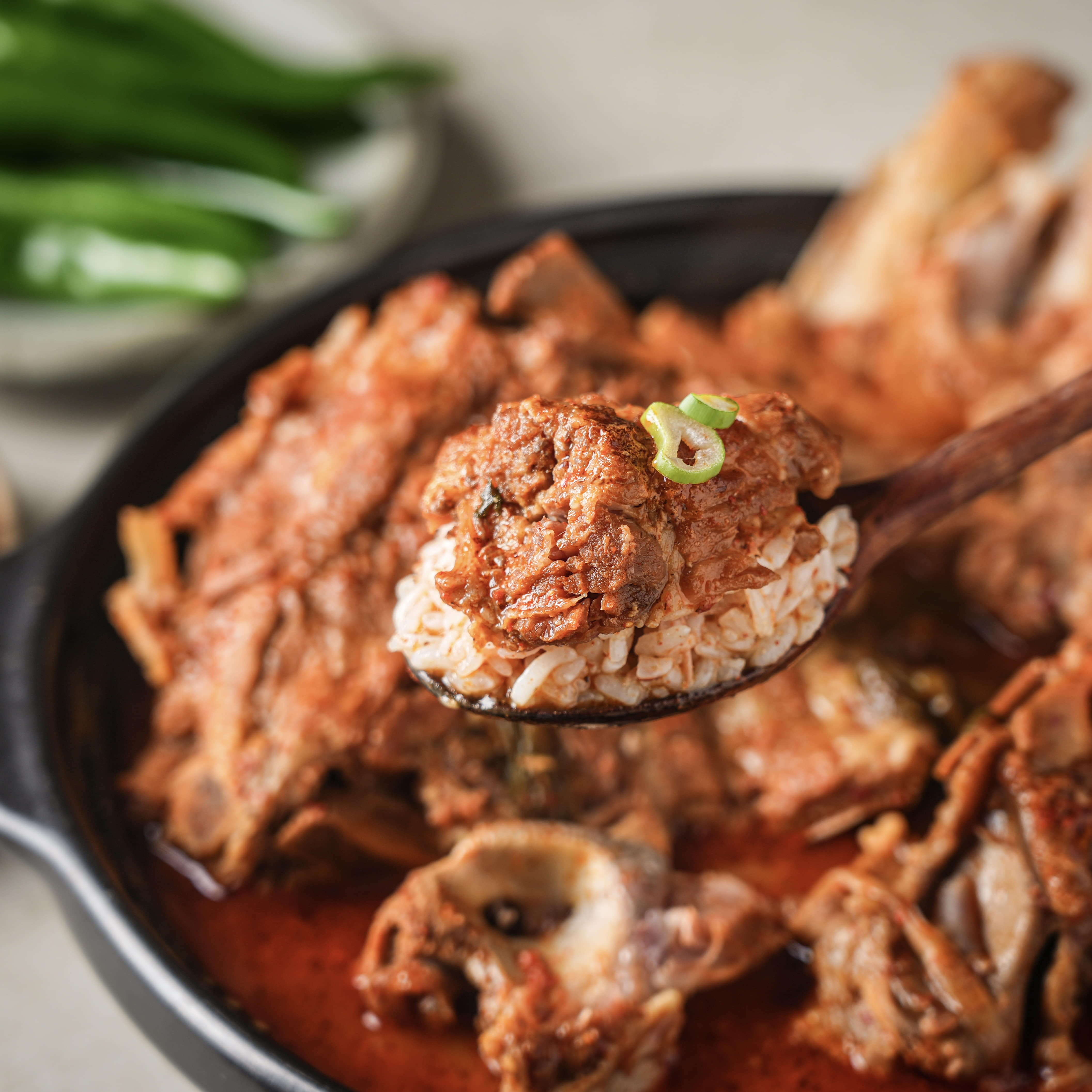 국산100 목뼈 리얼 뼈해장국 소분1kg 1팩수제 시래기/우거지 감자탕 밀키트 아차산산아래 이미지 4