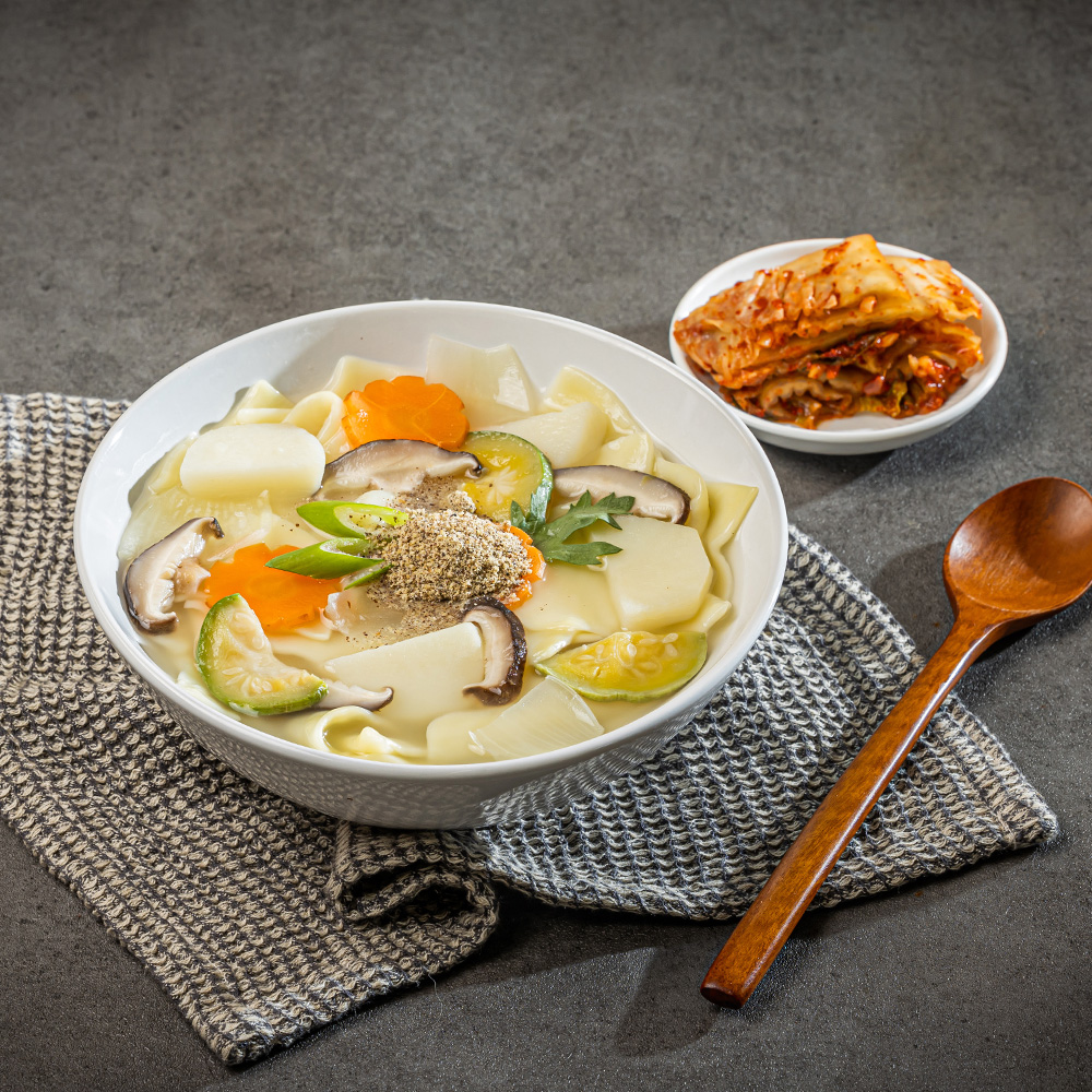 감자 생 수제비1kg + 육수 소스 5인분 들깨 수제비 칼제비 장칼국수 이미지 6