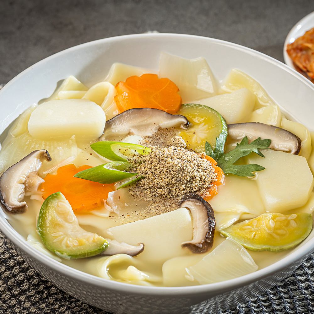 감자 생 수제비1kg + 육수 소스 5인분 들깨 수제비 칼제비 장칼국수 - 상세 이미지 3