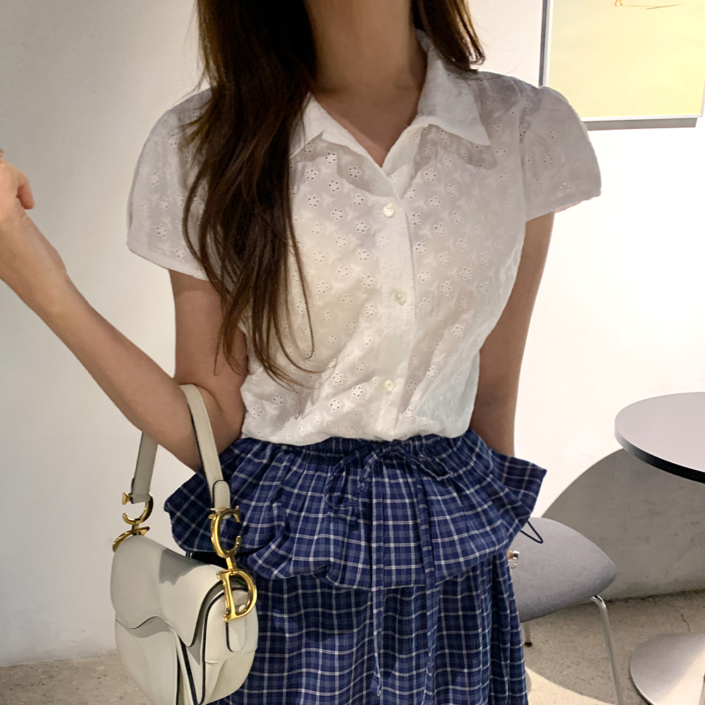 레미리 플라워 펀칭 블라우스 - 상품 이미지