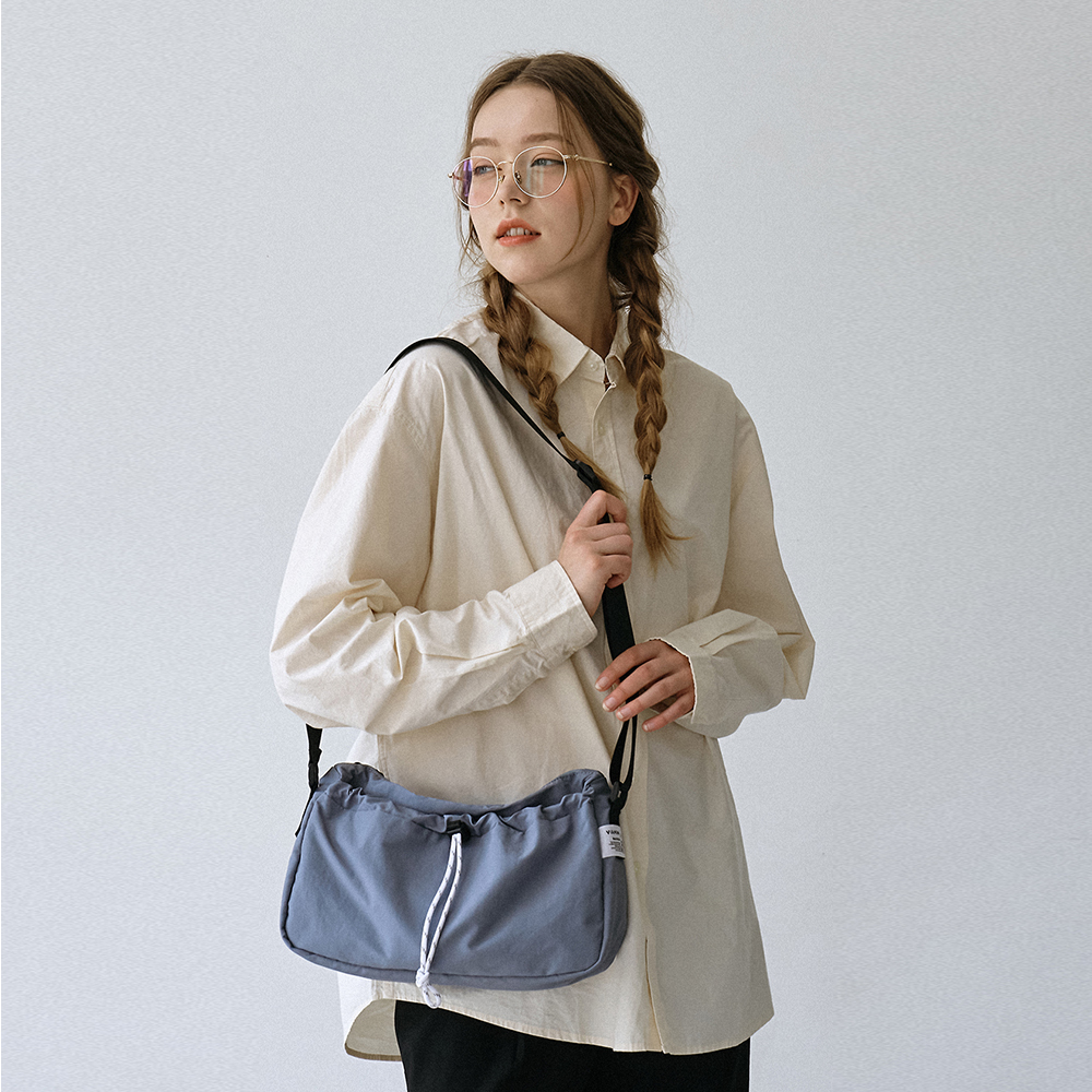 [비아모노] 트루비 스트링 크로스백 데일리 여행용 나일론 가벼운 숄더백 블루