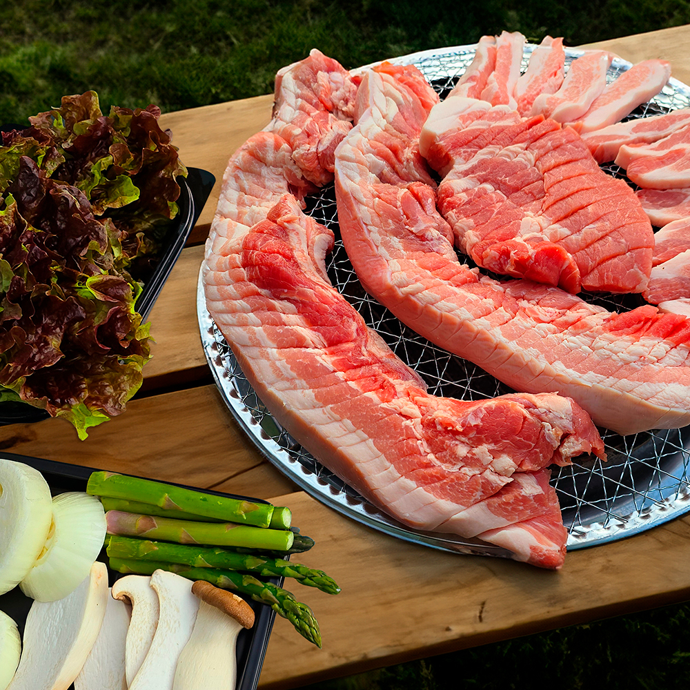 총각정육 한돈 캠핑고기 바베큐세트 생삼겹살 / 생오겹살 500g+생목살 500g 1kg 구이용 및 쌈채소 - 상품 이미지