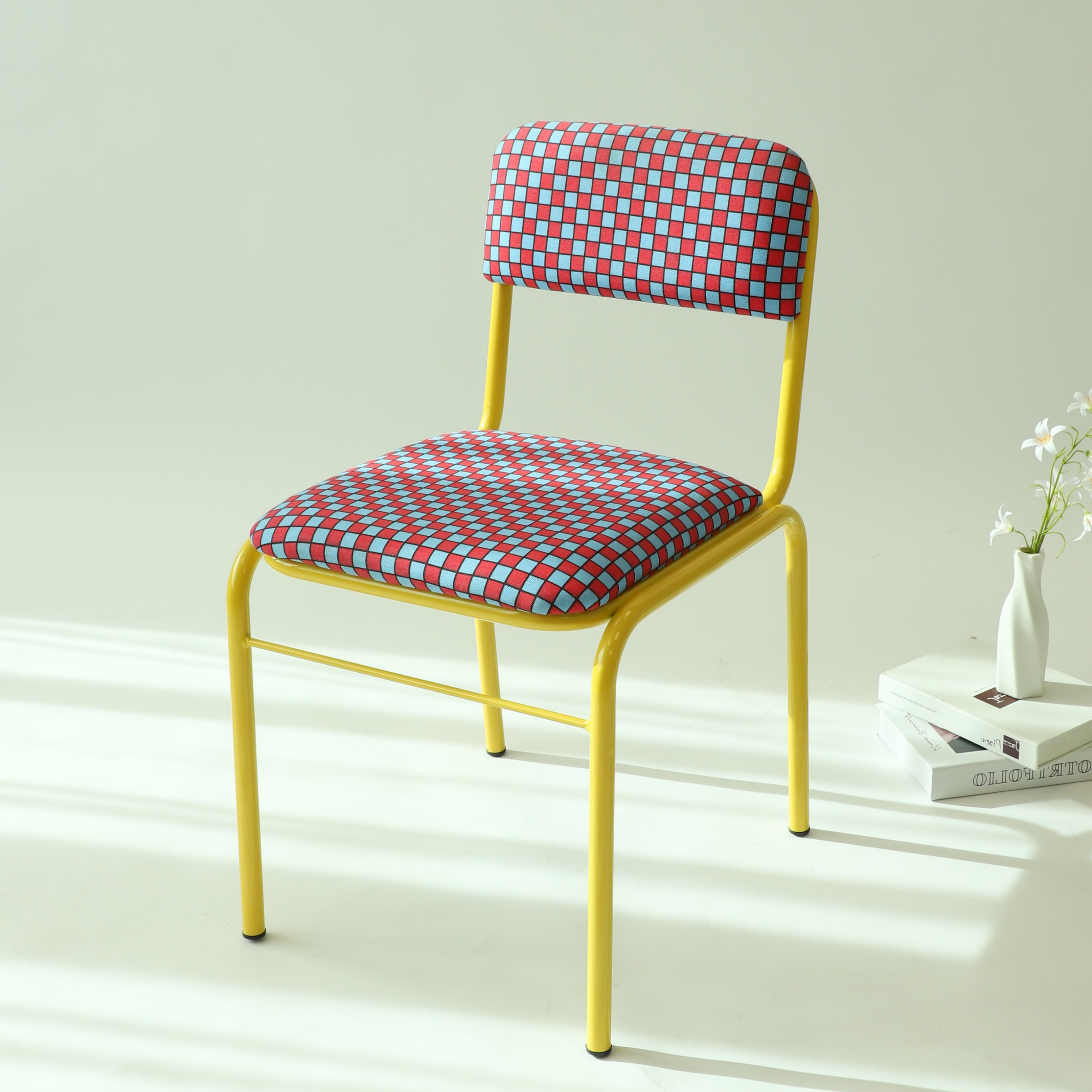 텐더 카페 미드센츄리 의자 식탁 인테리어 철제 패브릭 체커보드 체어 빈티지