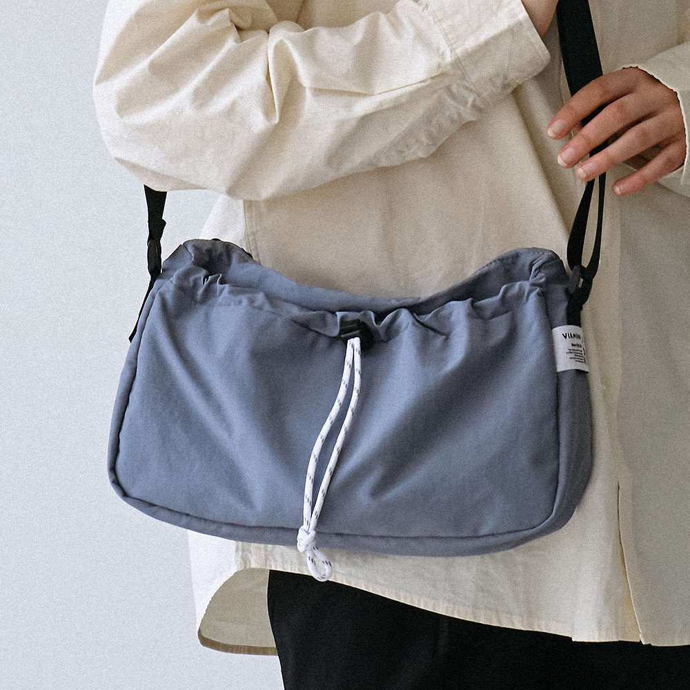 [비아모노] 트루비 스트링 크로스백 데일리 여행용 나일론 가벼운 숄더백 블루