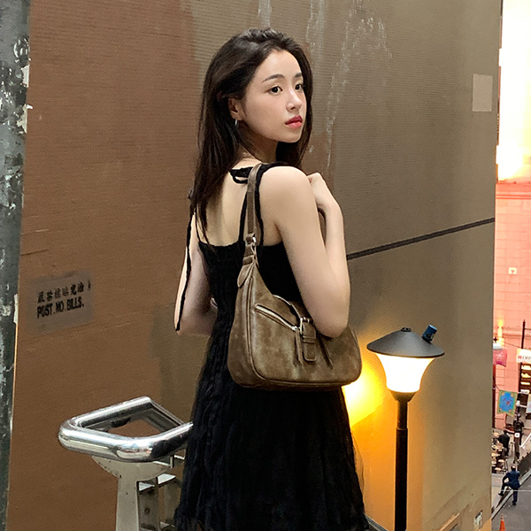 바론 버클 빈티지 레더 미디움 숄더백 bg1880 - 상품 이미지
