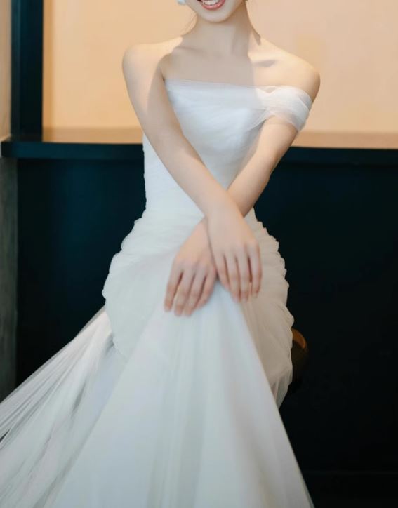 여리핏 오프숄더 원숄더 셔링 스몰웨딩드레스 셀프웨딩 촬영드레스 - 상세 이미지 3