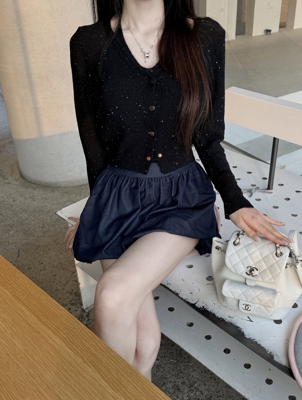 [수입] 시퀸 스팽글 홀터 백리스 브이넥 나시 금장 가디건 세트 (3color) 상세 이미지 13