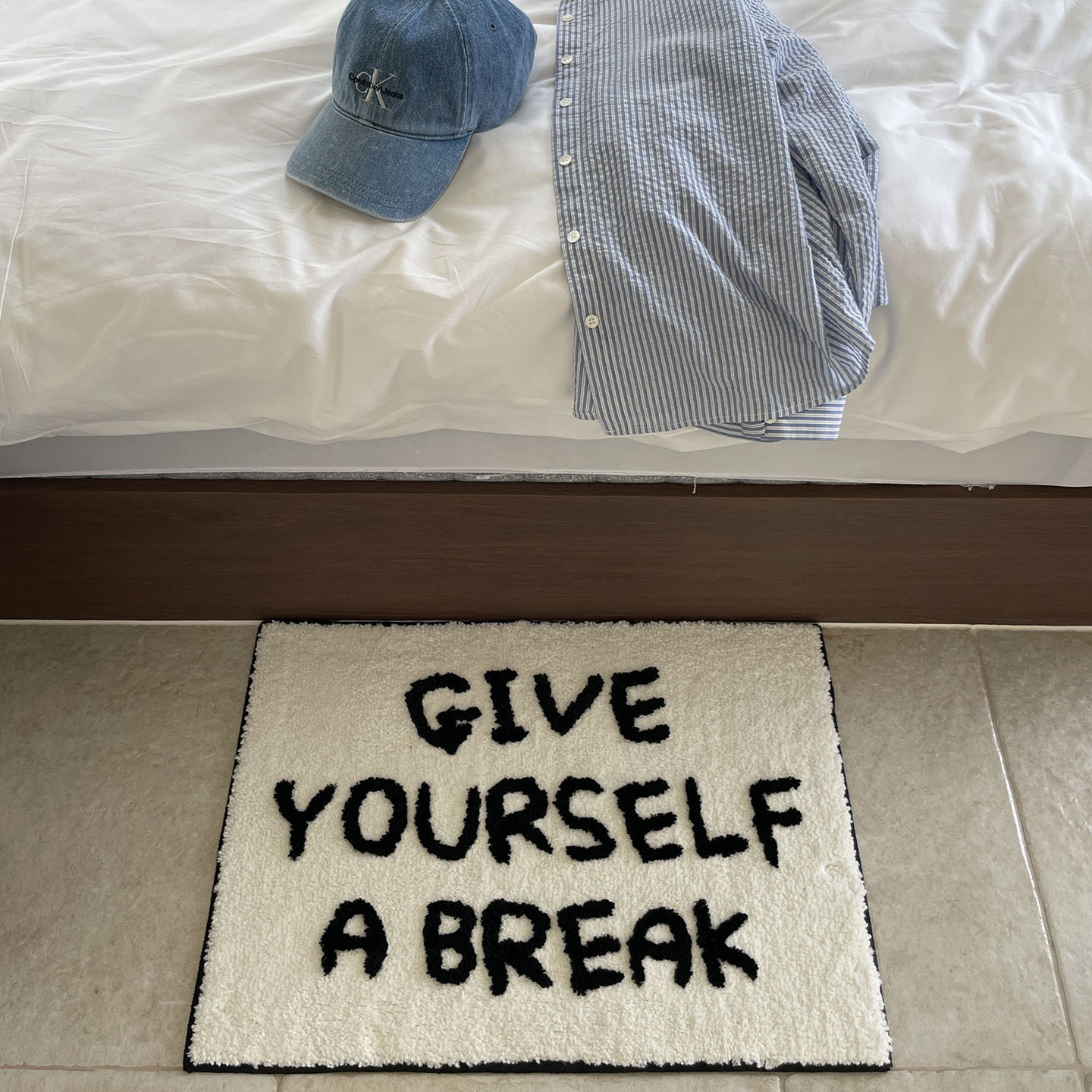 [홀데이오프] 레터링 소프트 미니 러그 욕실 현관 침실 터프팅 발매트 미끄럼방지 도어매트