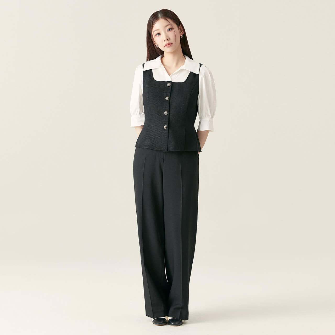 로엠 린넨라이크 세미와이드 밴딩슬랙스 RMTWF24R13 - 메인 이미지